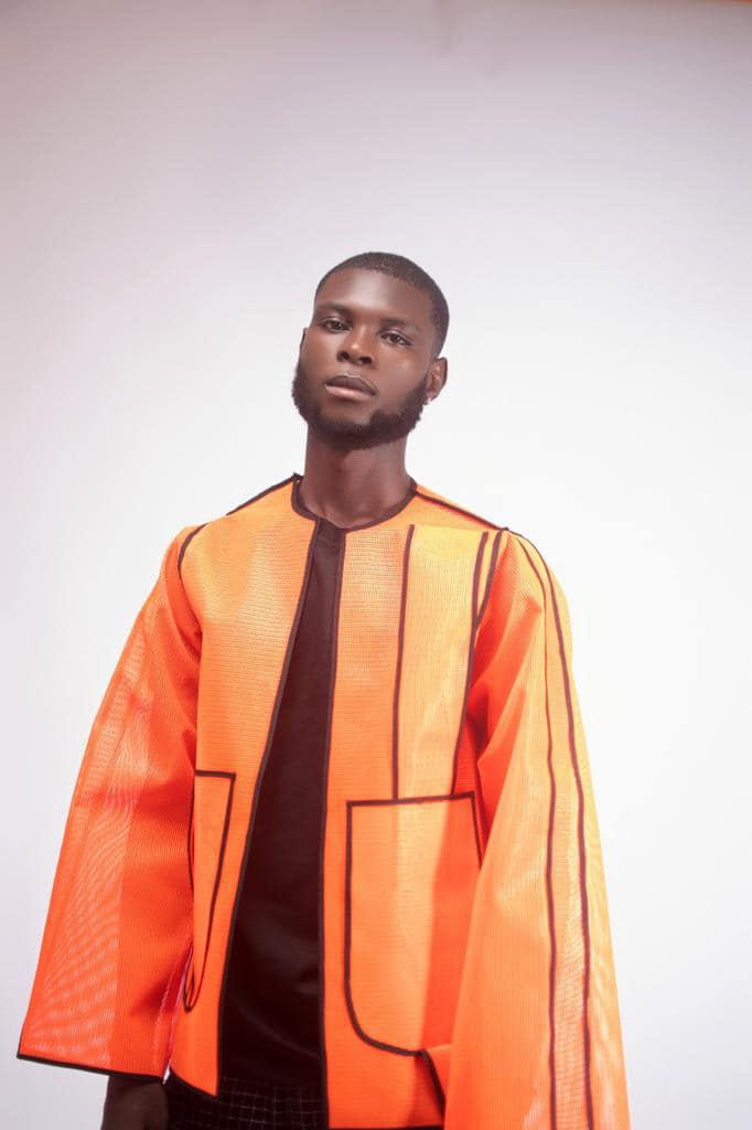 Veste en plastique recyclé orange KARDA : La Cône-versation élégante de Montréal