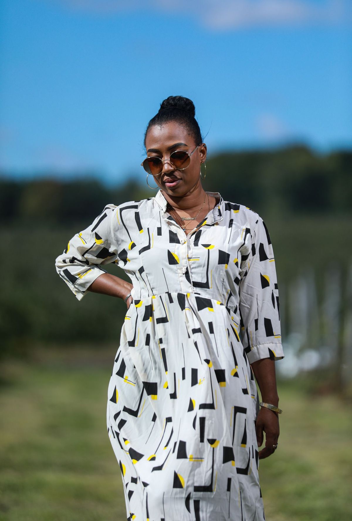 Robe Éclat de Nimsy : Un hymne à la joie et à la nature dans une explosion de couleurs vibrantes