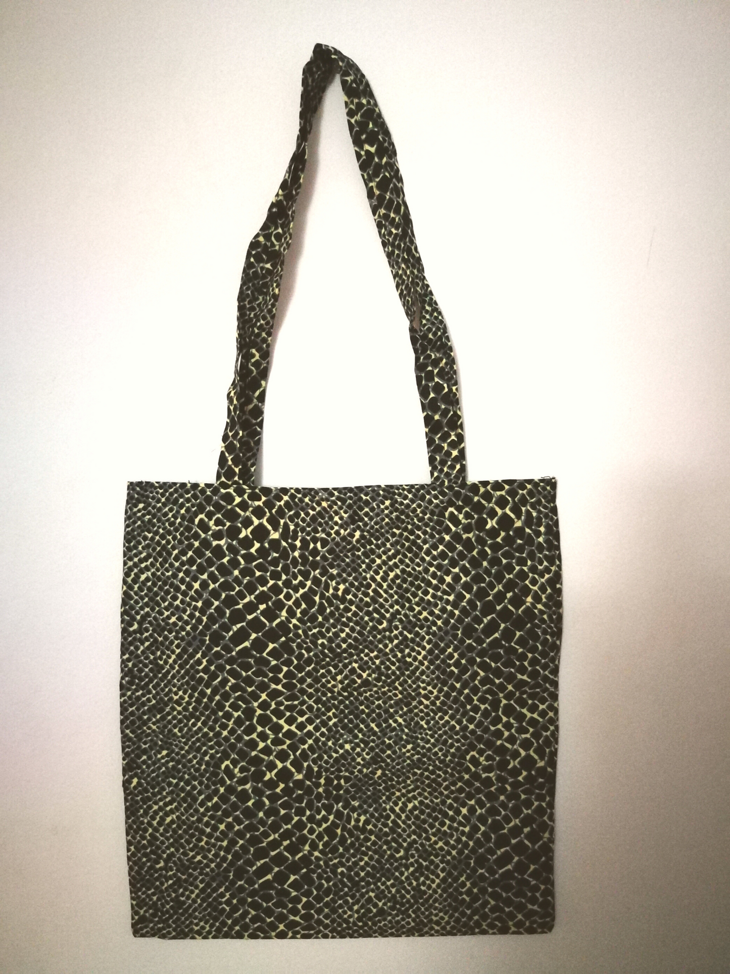 Tote Bag en Wax : L'Accessoire Polyvalent pour une Touche de Couleur