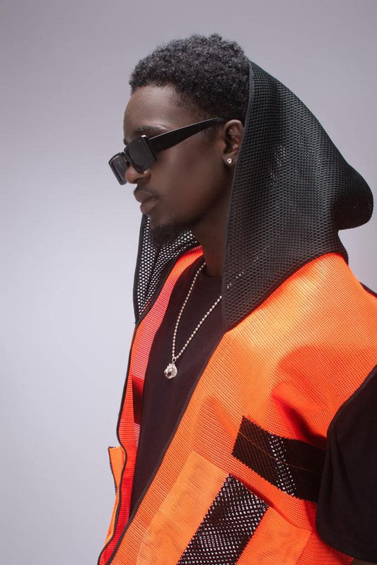 Gilet sans manches et capuche orange KARDA : Style éco-friendly et unique